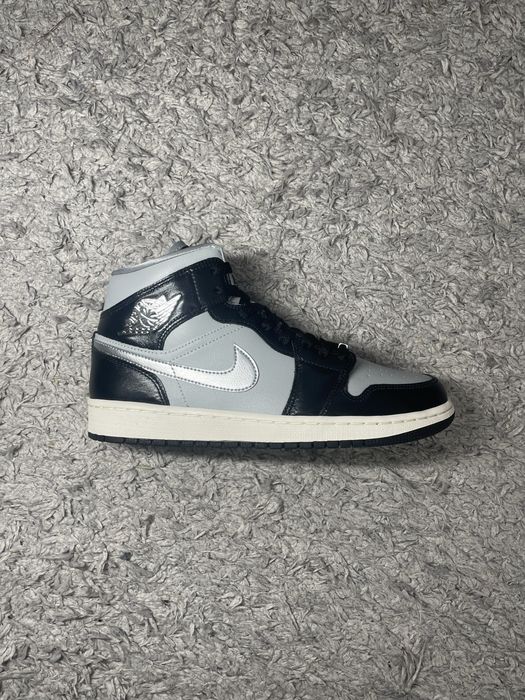 Air Jordan 1 Mid "Black Metallic Silver"