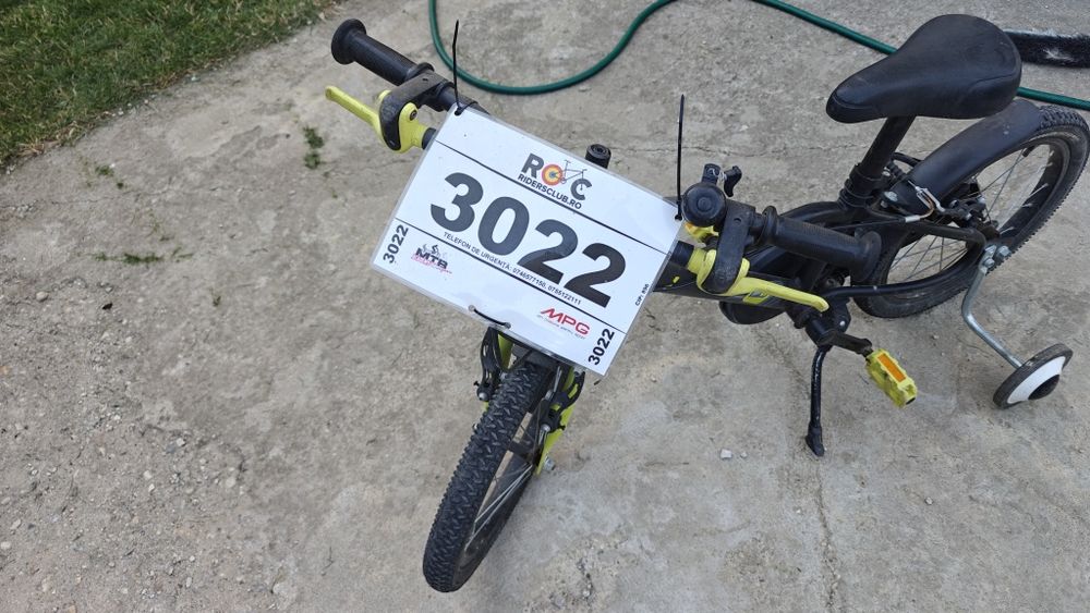 Bicicleta btwin 16" cu roti ajutatoare