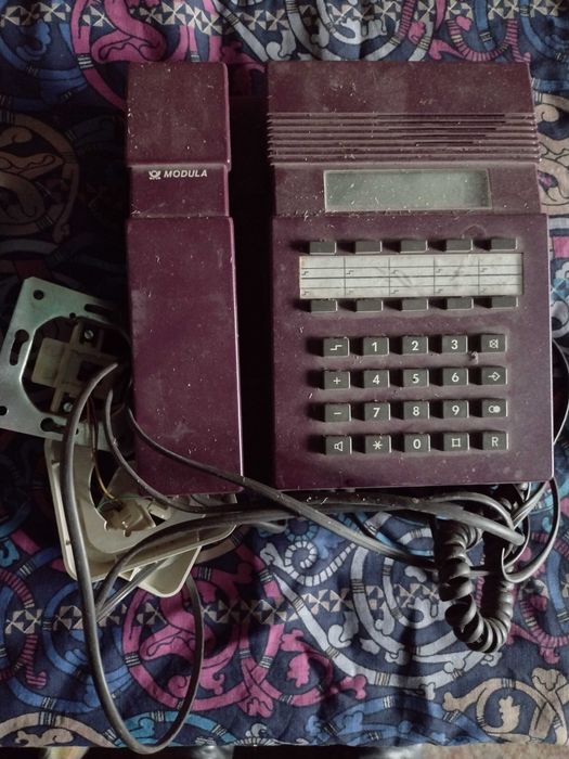 Нови и стари стационарни телефони