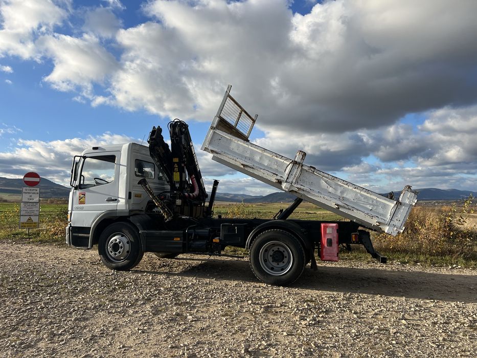Mercedes atego basculabil cu macara