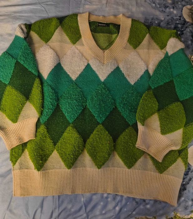 Зимни пуловери в различни цветове