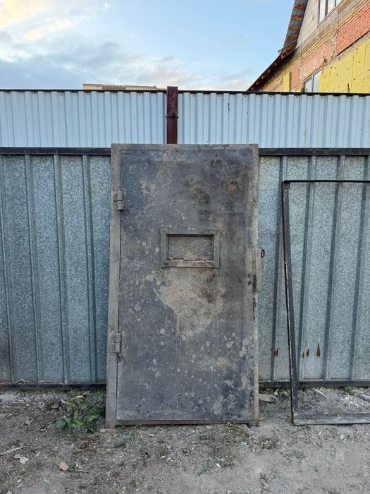 Продам железный дверь