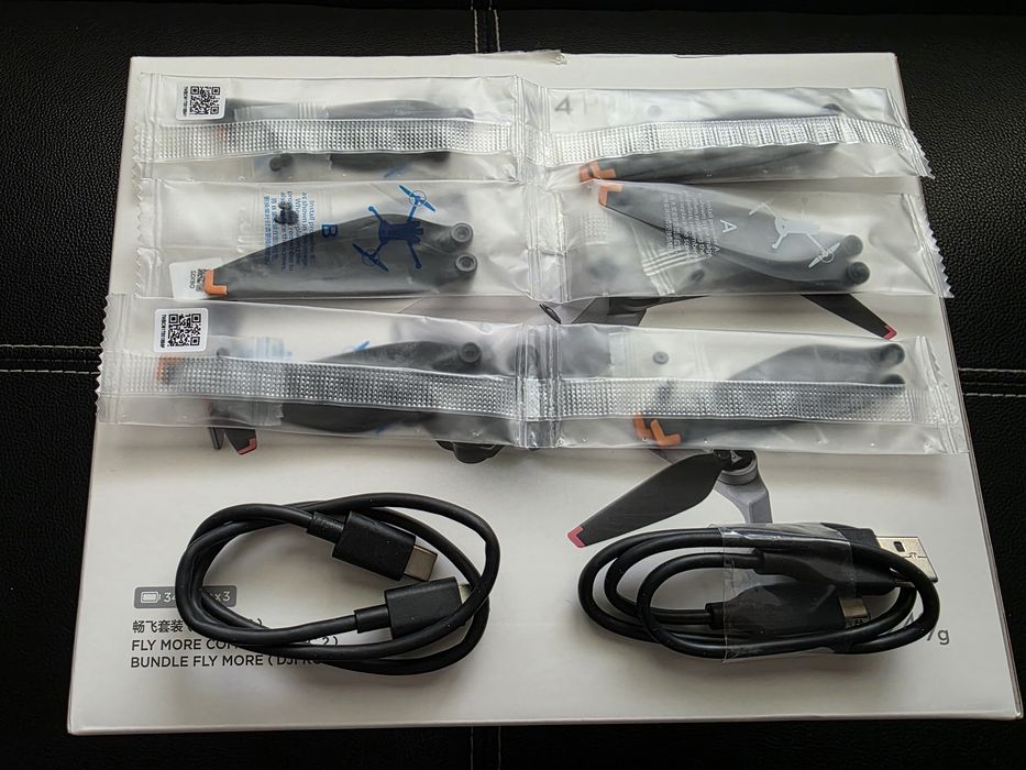 Дрон DJI Mini 4 Pro Fly More Combo