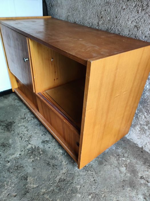 Дървен шкаф (барче)