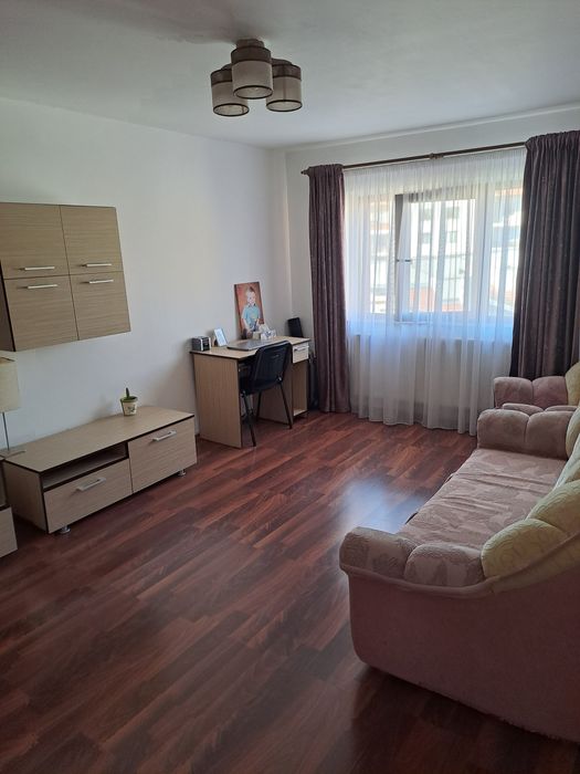 Proprietar-vand ap , 2 camere, decomandat, zona Piata- Cetate