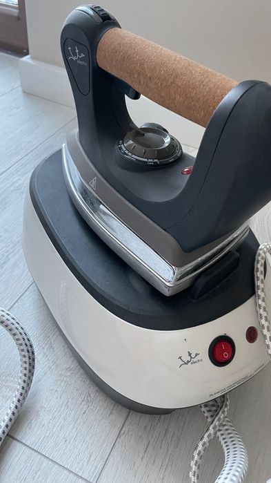 Stație de călcat haine