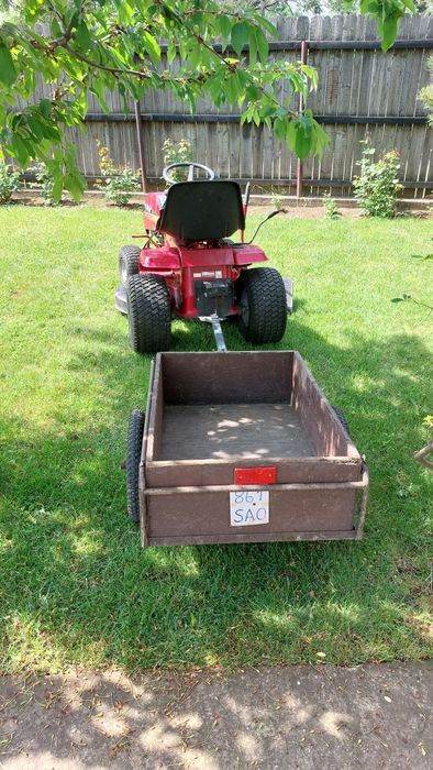 Vând tractor tuns gazon