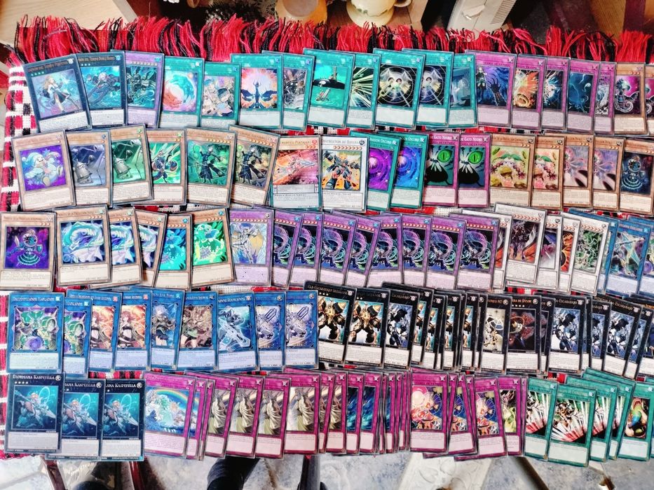 Lot 437 cărți Yu-Gi-Oh! originale (negociabil) în spaniola