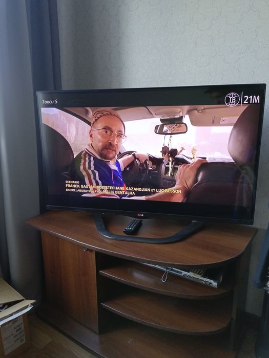телевизор LG 42LA660V 42” Smart TV