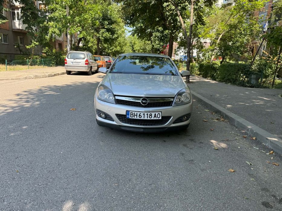 Opel Astra gtc 2010