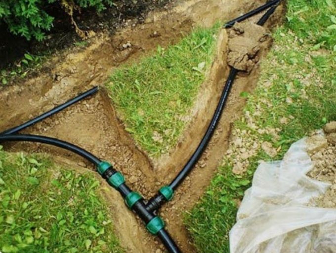 Копка траншеи септик