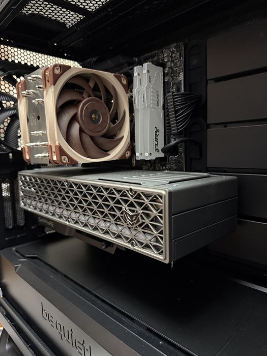 PC Gaming Saphire RX 9070 XT Nitro+, AMD Ryzen 5 7600X Garantie 2 ani