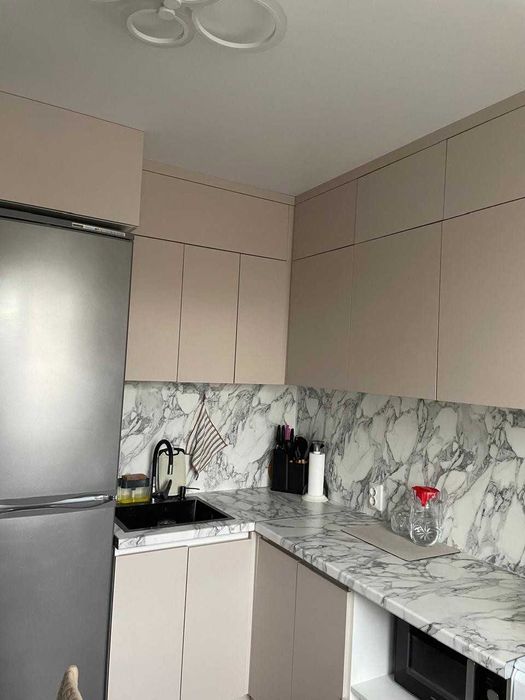 Продам  2-ком квартиру Аэропорт