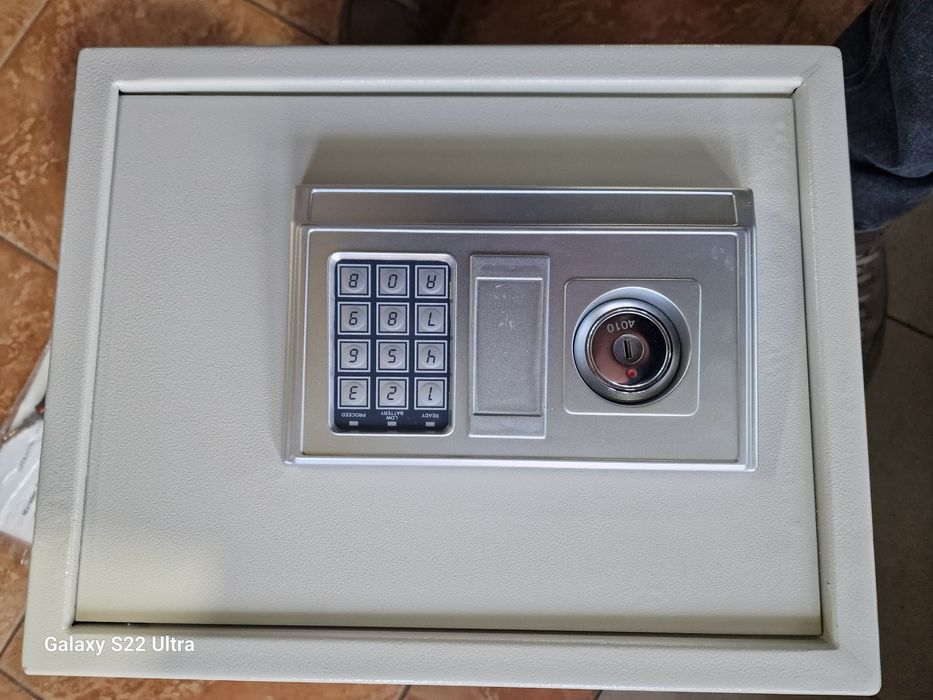 Seif metalic 30 cm cu 2 chei