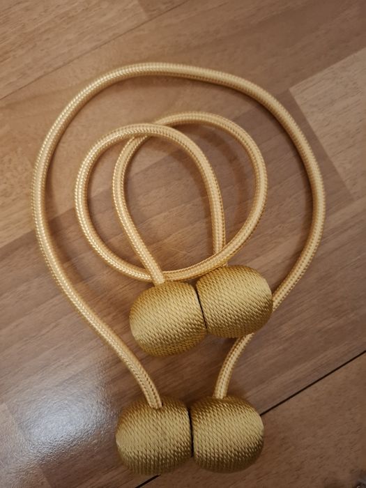 Магнитни връзки за завеси