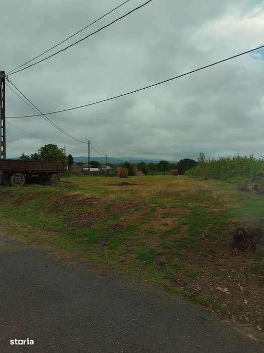 Teren intravilan de vanzare