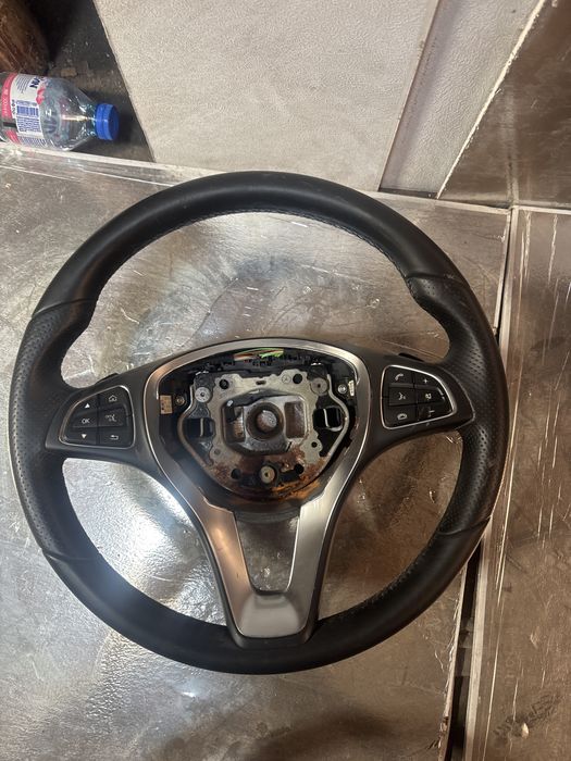 Mercedes волани.