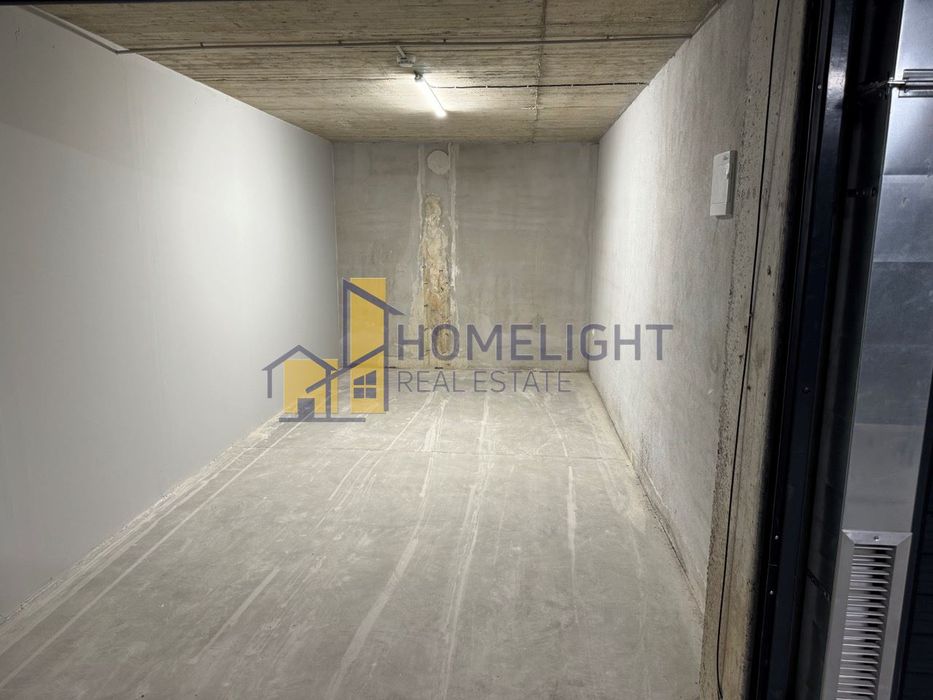 Дава се под наем Гараж / Паркомясто в София, Гоце Делчев - 15 кв.м за 127.5 € - Снимка #1