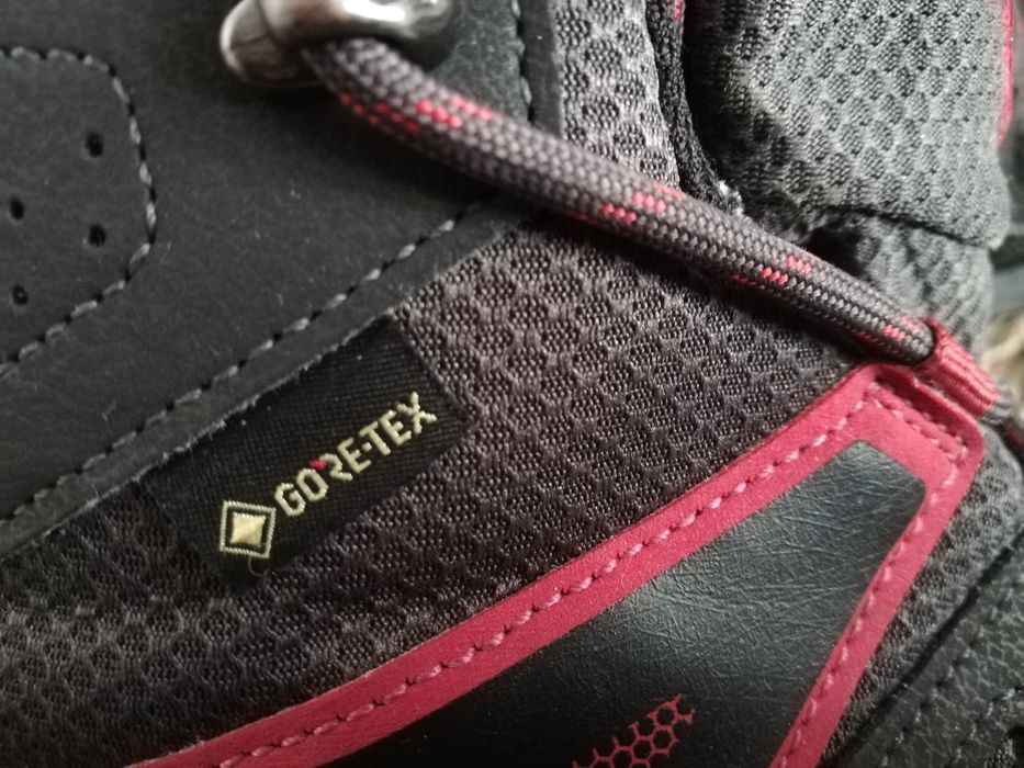 Оригинални туристически Salomon Gore-tex номер 40