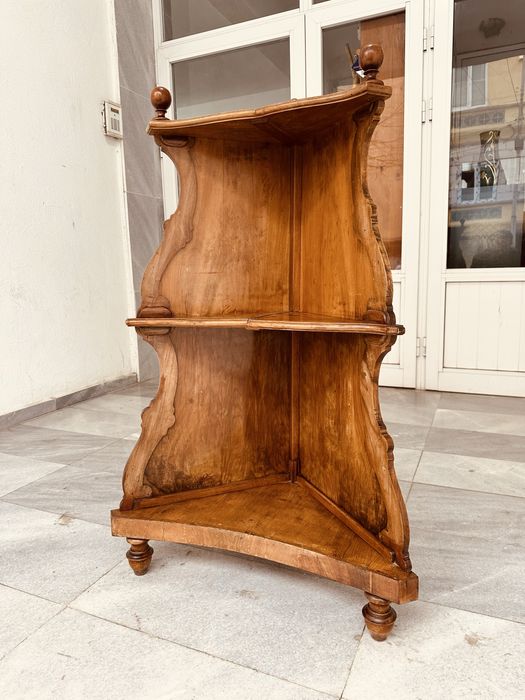Антикварна ъглова етажерка от масивно дърво