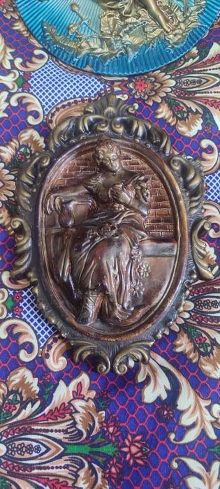 Барельефы и фигурки из гипса продам