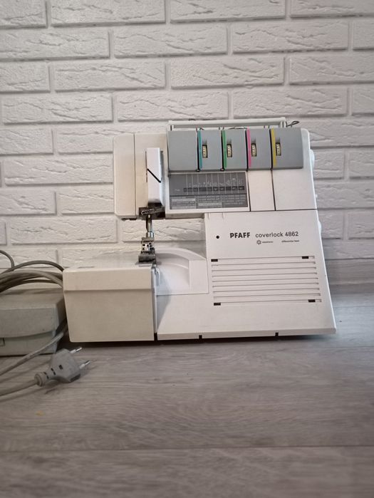 PFAFF Coverlock 4862