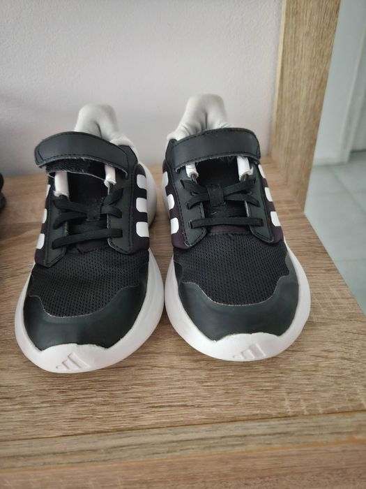 Adidasi adidas marime 35