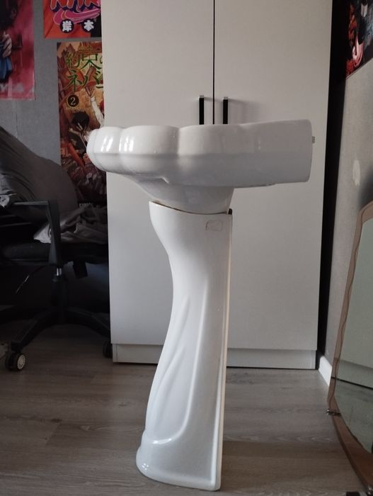 Продам раковину тюльпан,срочно