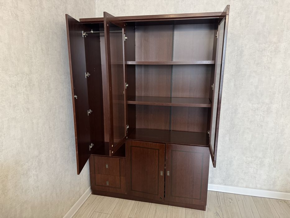 Офисный шкаф, хороший