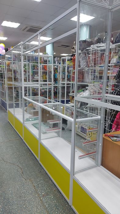 Срочно продам стеклянные ветрины