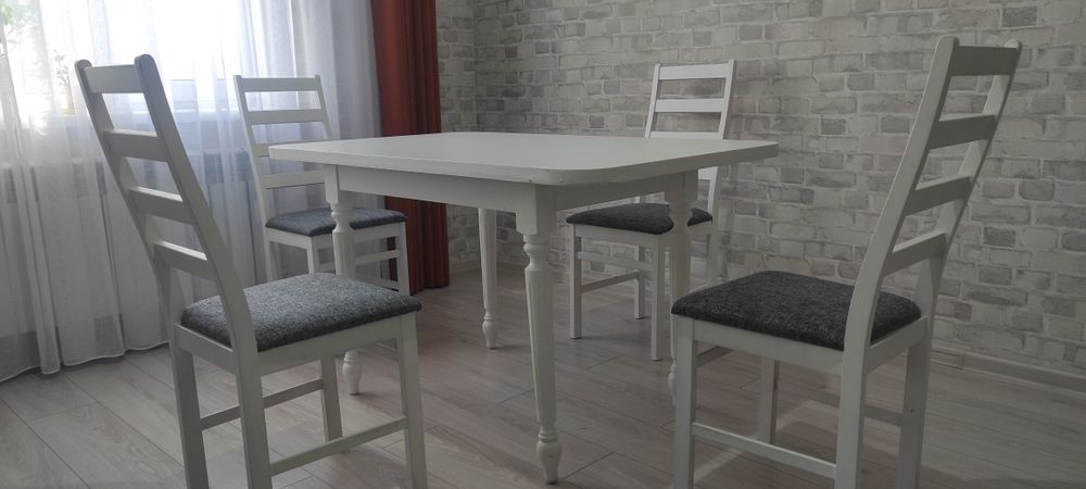 Кухонный стол со стульями!