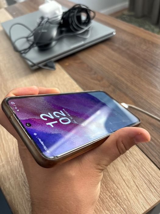 samsung s21 fe б/у но работает