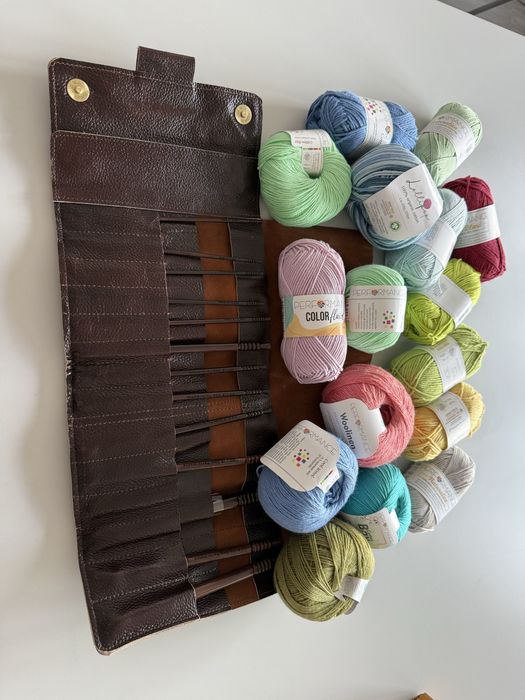 Луксозен компект куки за плетене + лот прежди