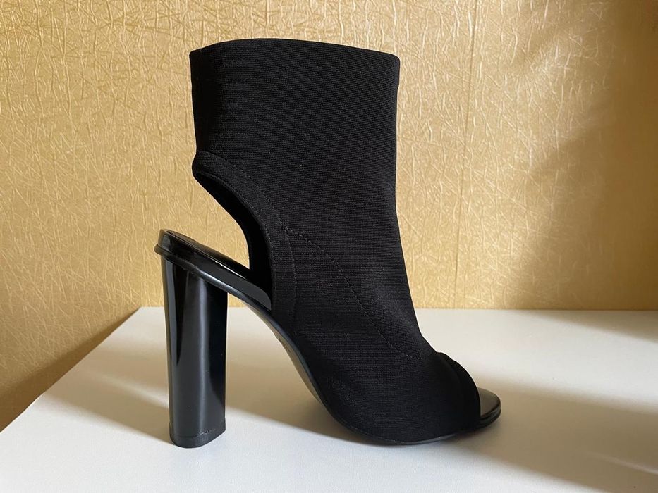 Босоножки женские