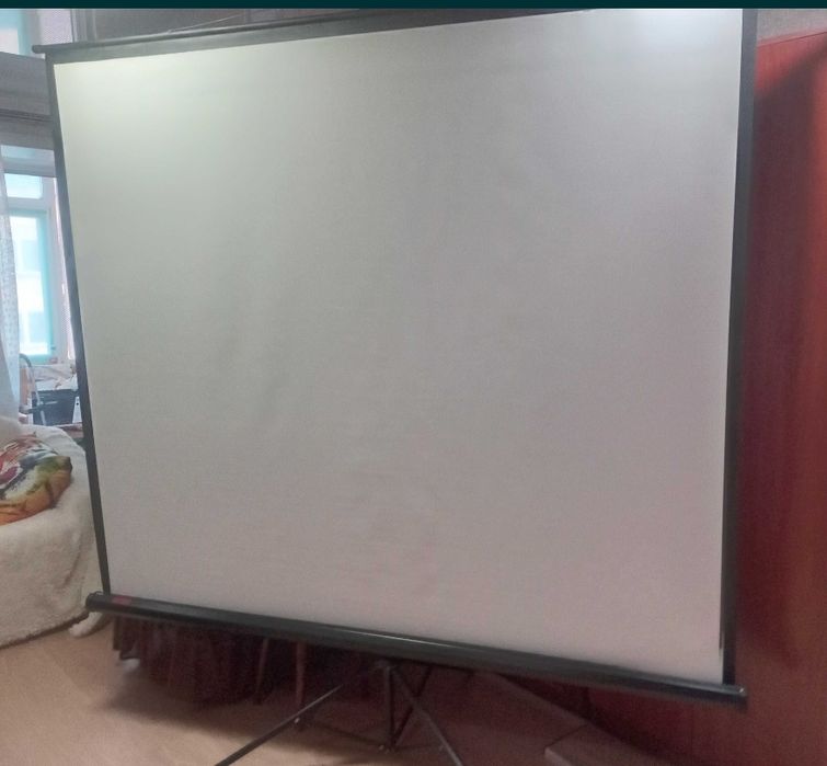 Продам проектор с полотном