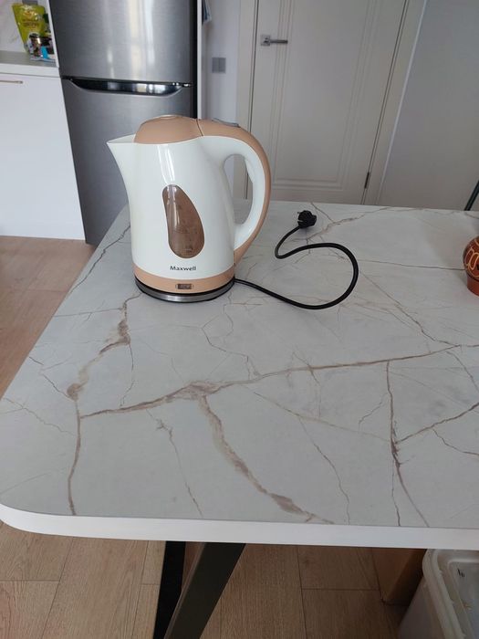 Продаю чайник электрический