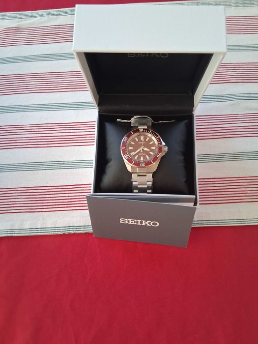 Seiko Prospex 4R Red SRPL11K1  "Shog-urai" 200m Diver 's watch