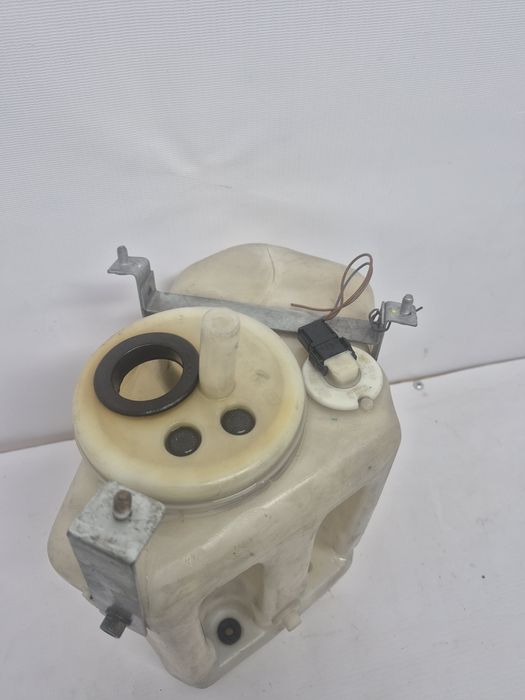 Бачок омывателя Mercedes W140