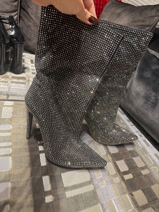 Боти на висок ток с камъчета