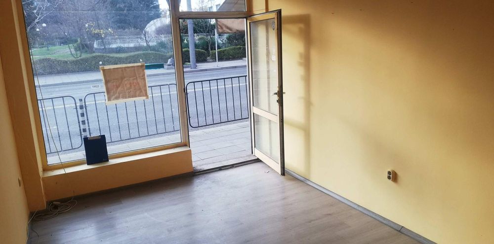 Дава се под наем Магазин в Бургас, Център - 24 кв.м за 280.5 € - Снимка #2