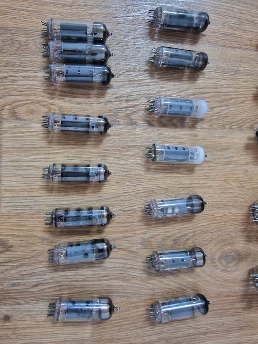 Лампы от радиостанции и телевизора