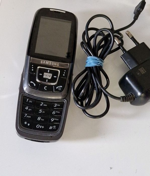 Telefon Samsung slide D600E perfect funcțional