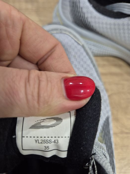 Кросовки  серого цвета