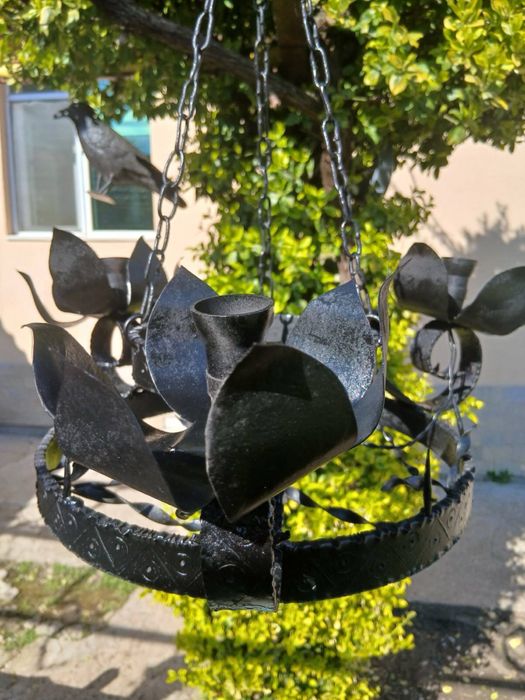 Кован  полилей висящ свещник