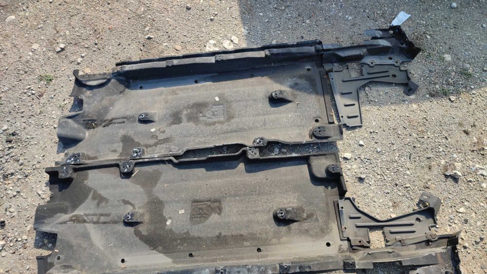 Кори под купето Audi Q3 8U Ауди КЮ 3 лява и дясна страна и по отделно