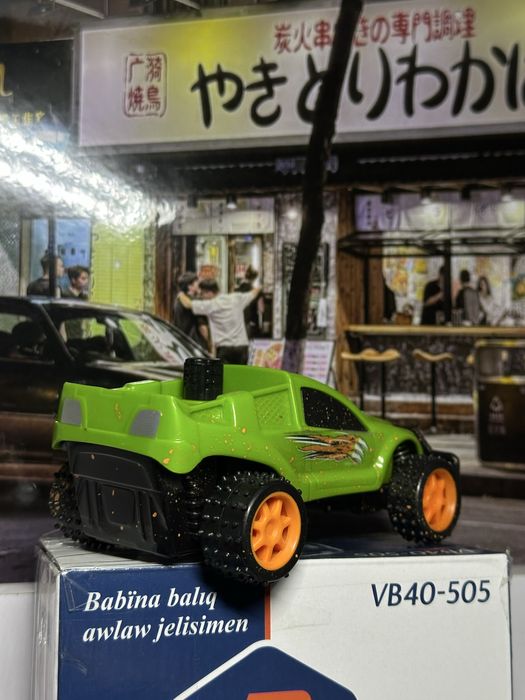 Продам машинки  1:32