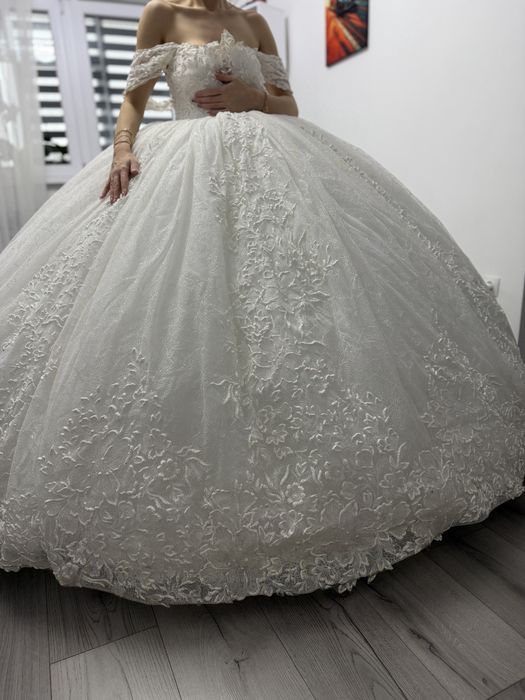 Vand rochie de mireasa