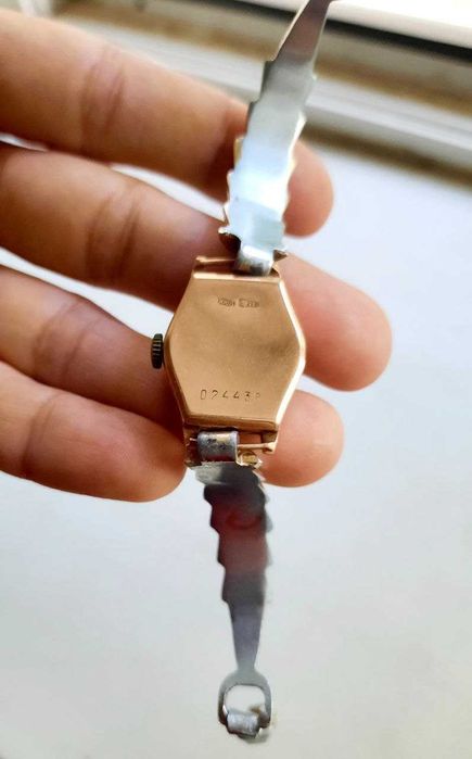 Коллекционные золотые часы Заря