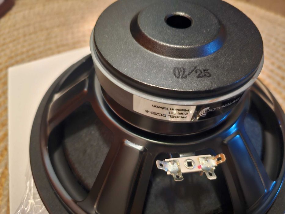 Difuzor DaytonAudio DC250-8 10"classicseries treated paper cone woofer
