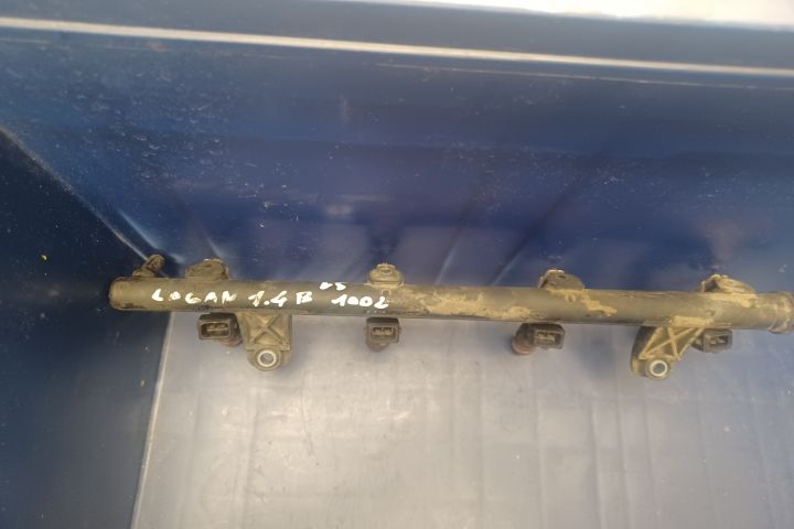 Rampa injectoare 8200494284A Dacia Logan prima generatie